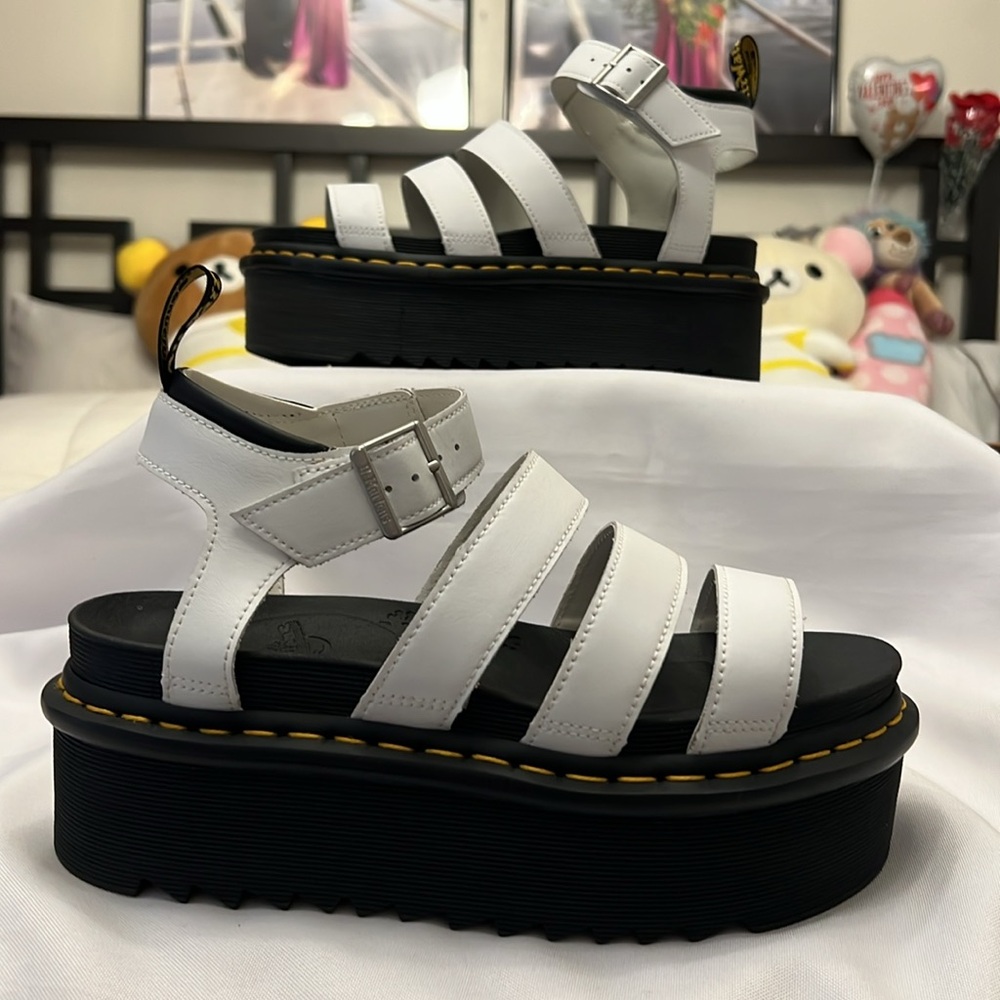 Never worn Dr Martens Chunky  Leather Sandals Size 9